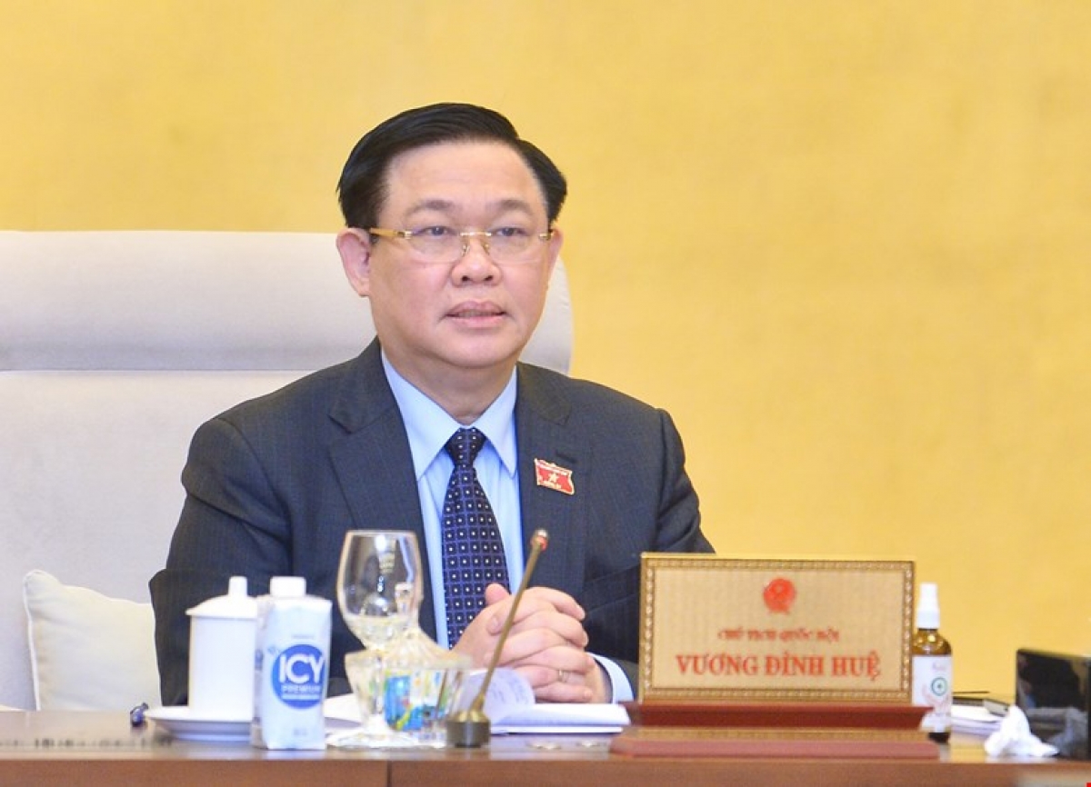 Bác sĩ nước ngoài chữa bệnh cho người Việt Nam phải thành thạo tiếng Việt? Chủ tịch Quốc hội Vương Đình Huệ