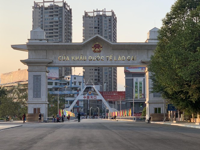 Trung Quốc tạm ngừng nhập khẩu hàng hóa qua cửa khẩu Hà Khẩu - Lào Cai Trung Quốc tạm ngừng nhập khẩu hàng hóa qua cửa khẩu Hà Khẩu - Lào Cai