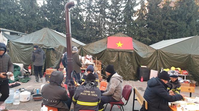 Động đất tại Thổ Nhĩ Kỳ, Syria: Ấm áp tình đoàn kết, hữu nghị ở khu đóng quân của đoàn công tác Việt Nam Chú thích ảnh