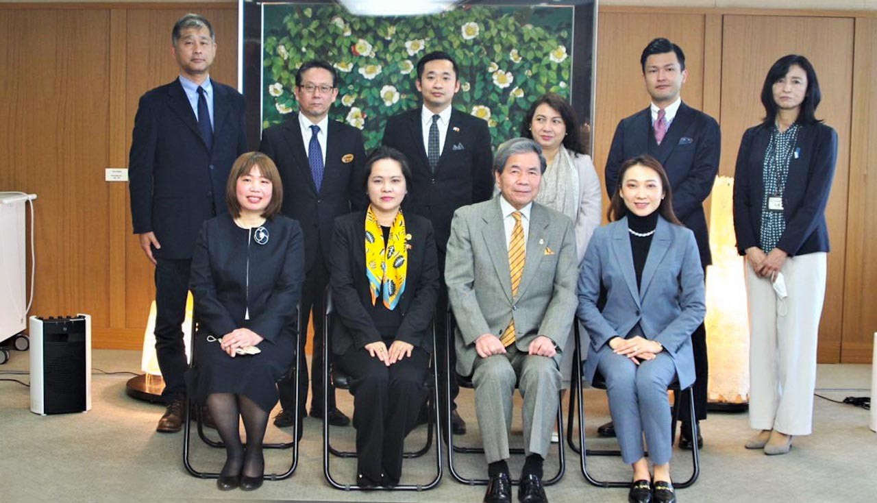 Tổng lãnh sự Việt Nam tại Fukuoka, Nhật Bản Vũ Chi Mai đã có chuyến công tác, chào xã giao Thống đốc và Chủ tịch Hội đồng tỉnh Kumamoto. Tổng lãnh sự Việt Nam tại Fukuoka, Nhật Bản Vũ Chi Mai đã có chuyến công tác, chào xã giao Thống đốc và Chủ tịch Hội đồng tỉnh Kumamoto.