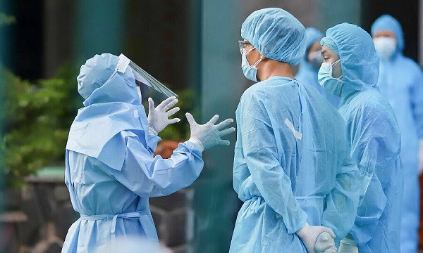 Tin COVID hôm nay sáng 7/3: 4.200 ca COVID-19 nặng đang điều trị; người nhập cảnh xét nghiệm 1 lần