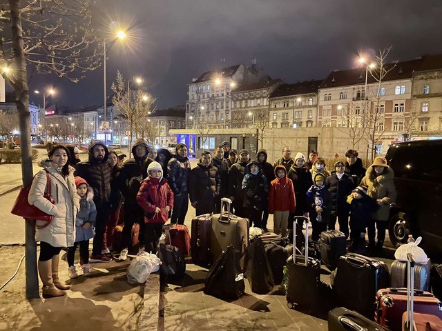 Khẩn trương đưa người Việt tại Ukraine về nước Khẩn trương đưa người Việt tại Ukraine về nước