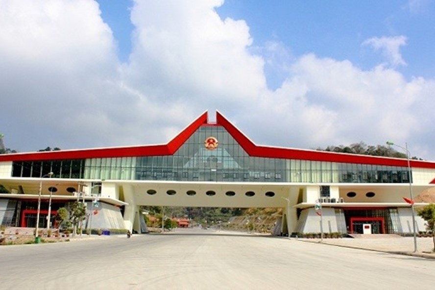 Cửa khẩu quốc tế Hữu Nghị tạm thời dừng thông quan hàng hóa xuất nhập khẩu