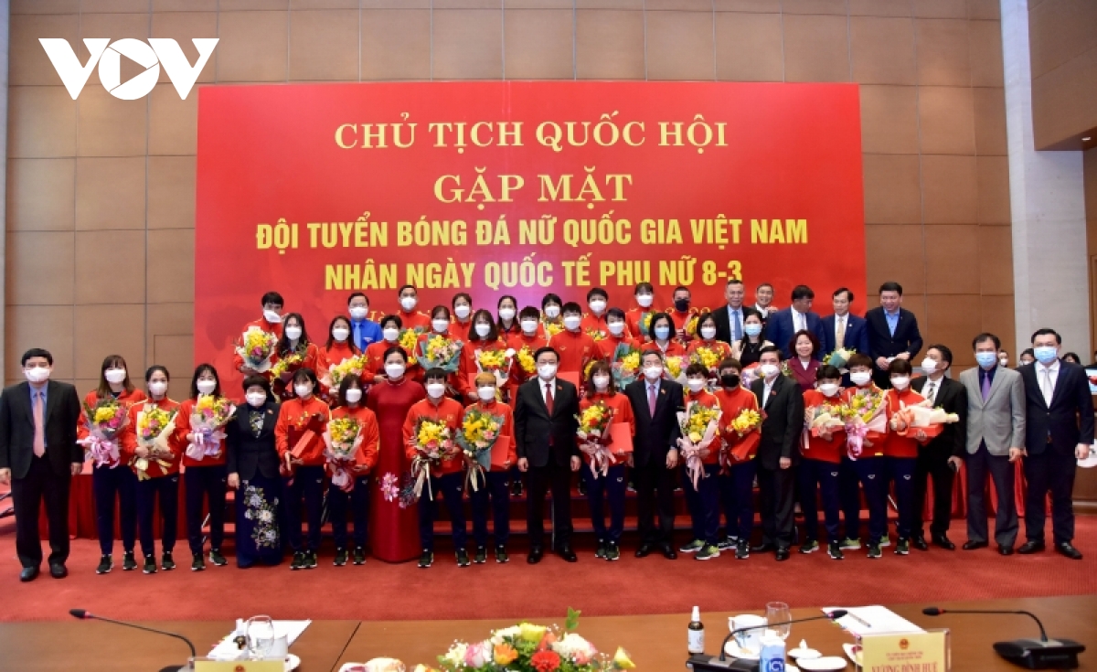 Chủ tịch Quốc hội gặp mặt Đội tuyển Bóng đá nữ Việt Nam Chủ tịch Quốc hội gặp mặt Đội tuyển Bóng đá nữ Việt Nam