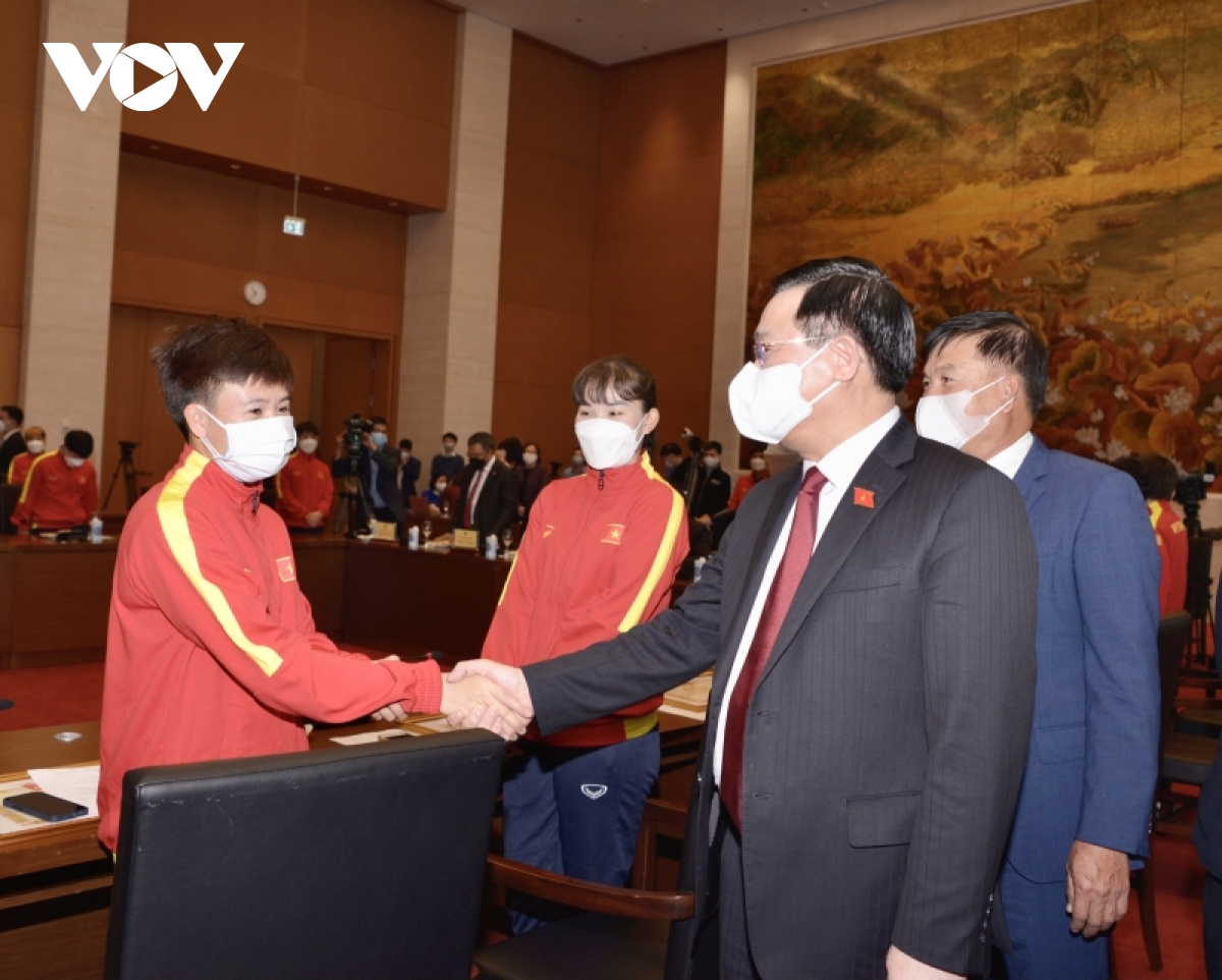 Chủ tịch Quốc hội gặp mặt Đội tuyển Bóng đá nữ Việt Nam Chủ tịch Quốc hội gặp mặt Đội tuyển Bóng đá nữ Việt Nam