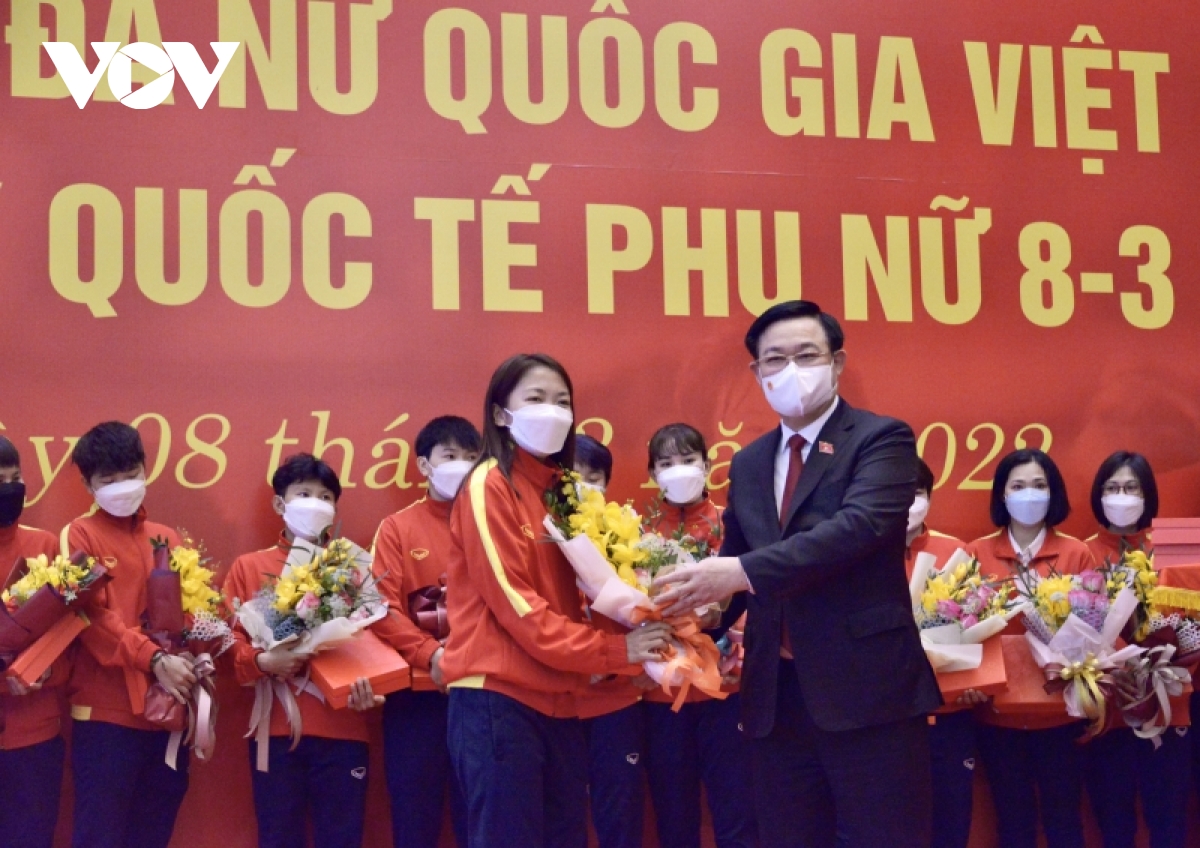 Chủ tịch Quốc hội gặp mặt Đội tuyển Bóng đá nữ Việt Nam Chủ tịch Quốc hội gặp mặt Đội tuyển Bóng đá nữ Việt Nam