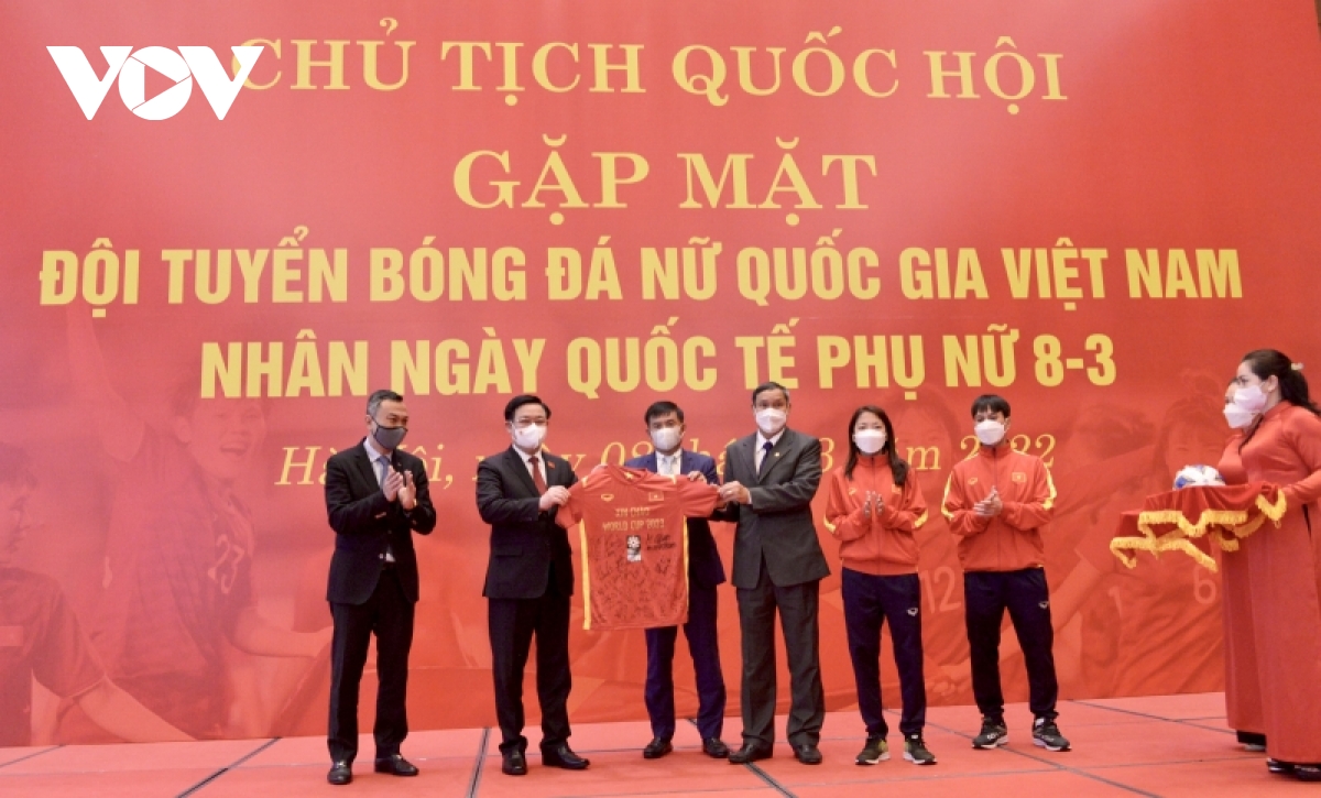 Chủ tịch Quốc hội gặp mặt Đội tuyển Bóng đá nữ Việt Nam Chủ tịch Quốc hội gặp mặt Đội tuyển Bóng đá nữ Việt Nam