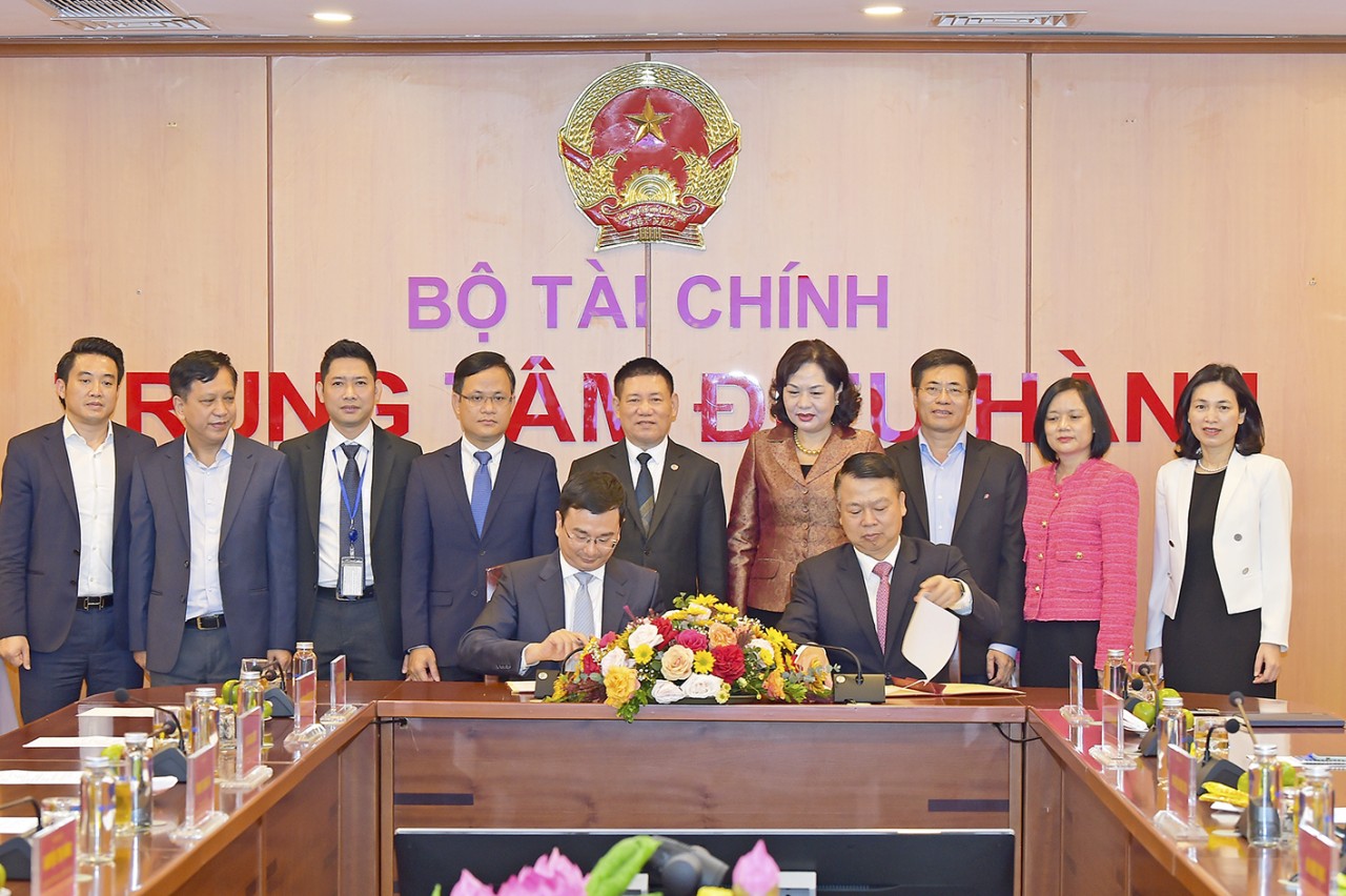 Bộ Tài chính và Ngân hàng Nhà nước tổ chức Lễ ký Quy chế mua bán ngoại tệ giữa ngân sách Nhà nước và dự trữ ngoại hối Nhà nước chính thức