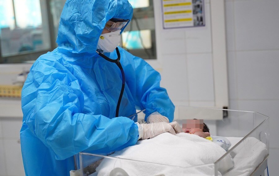 Tin COVID hôm nay sáng 11/3: Số ca COVID-19 nặng đang điều trị là hơn 4.000, trong đó 400 ca thở máy