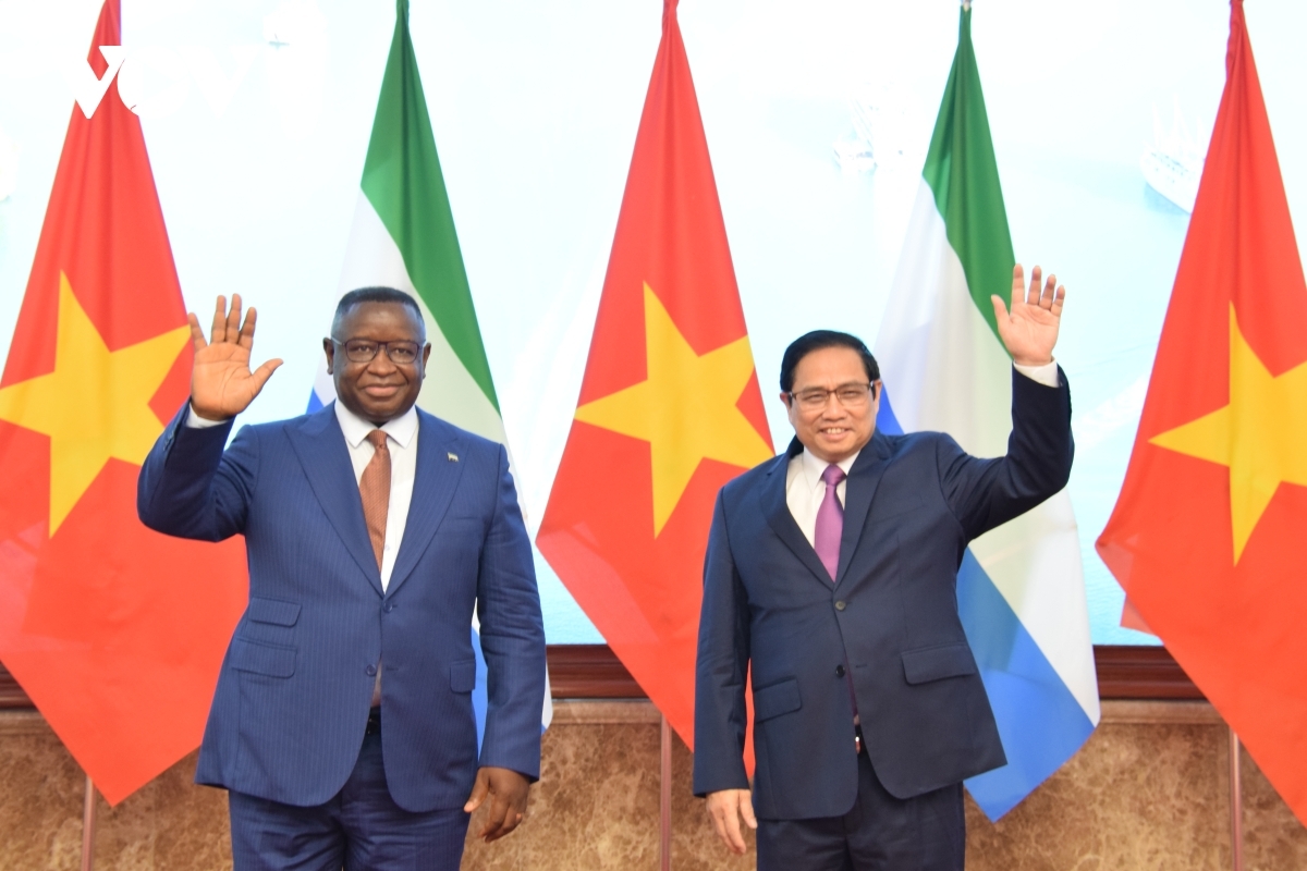 Toàn cảnh chuyến thăm chính thức Việt Nam của Tổng thống Sierra Leone và phu nhân Chiều 15/3, tại trụ sở Chính phủ, Thủ tướng Phạm Minh Chính đã có cuộc Hội kiến với Tổng thống nước Cộng hòa Sierra Leone nhân chuyến thăm chính thức Việt Nam.