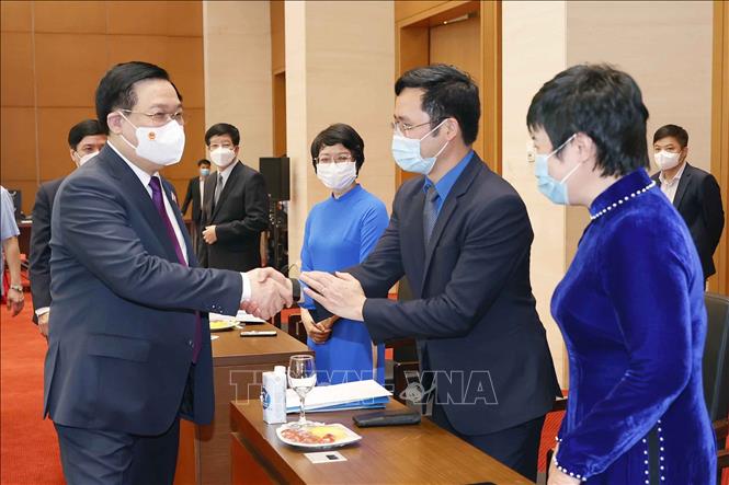 Chủ tịch Quốc hội gặp mặt thầy thuốc trẻ Việt Nam tiêu biểu năm 2021 Chú thích ảnh