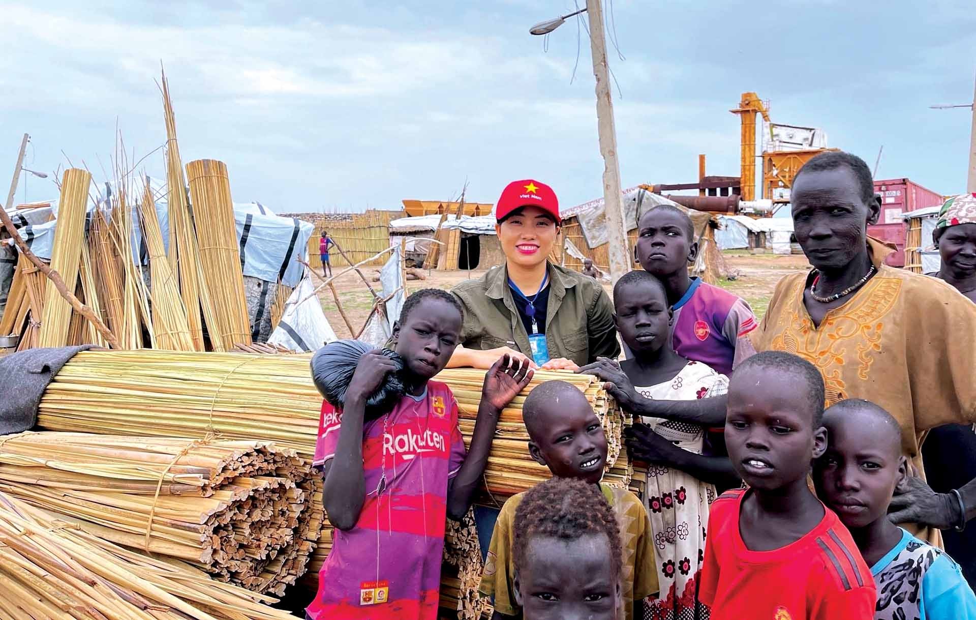 Trung tá Đỗ Thị Hằng Nga ở Nam Sudan. Trung tá Đỗ Thị Hằng Nga ở Nam Sudan.