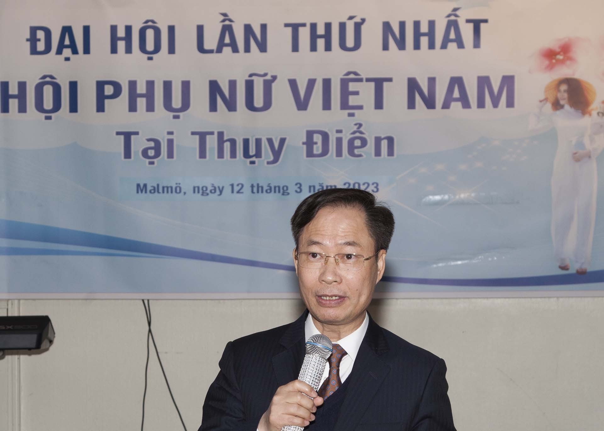 Đại sứ Phan Đăng Đương phát biểu tại Đại hội. Đại sứ Phan Đăng Đương phát biểu tại Đại hội.