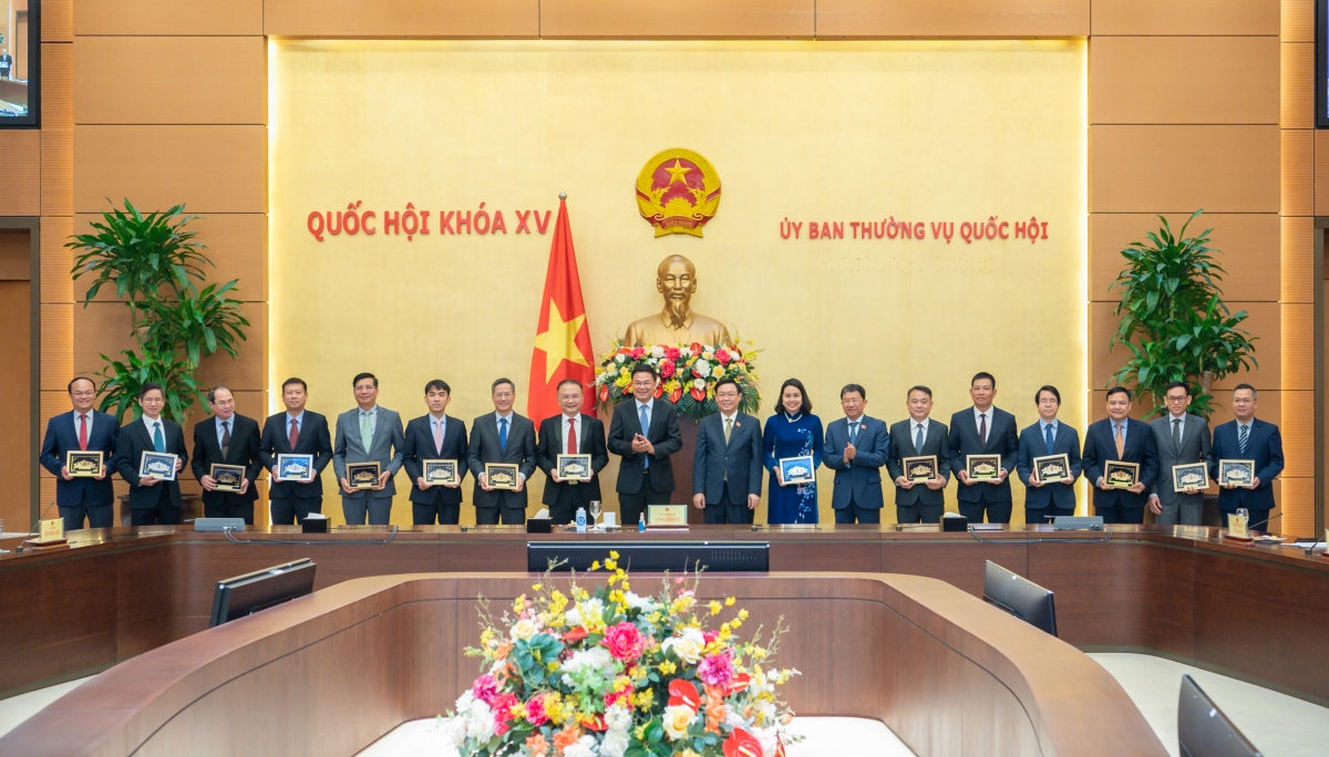 chu tich quoc hoi tiep truong cac co quan dai dien cua viet nam o nuoc ngoai hinh anh 3