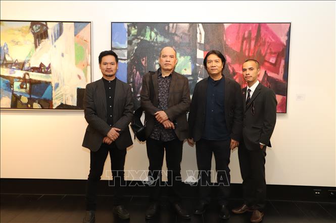 Tranh Việt Nam lần đầu đến London, Anh Chú thích ảnh