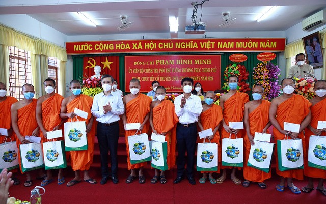 Phó Thủ tướng Thường trực chúc mừng Tết Chôl Chnăm Thmây tại Sóc Trăng Phó Thủ tướng Thường trực chúc mừng Tết Chôl Chnăm Thmây tại Sóc Trăng