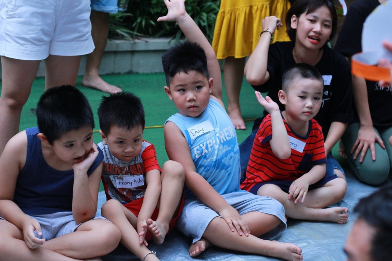 Trẻ em cùng nhau chơi đùa trong sự kiện Chủ nhật vui, 2019