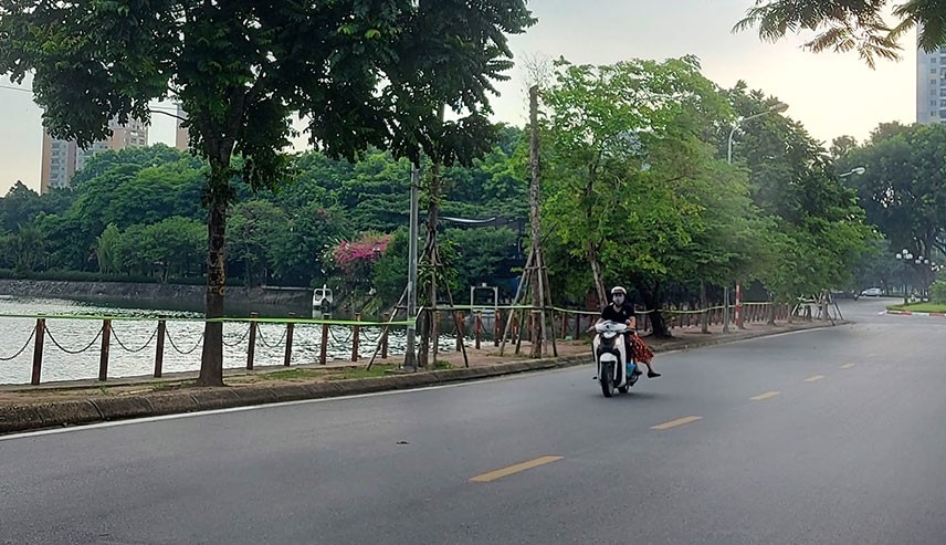 Hà Nội sáng sớm có sương mù nhẹ - Ảnh minh họa.