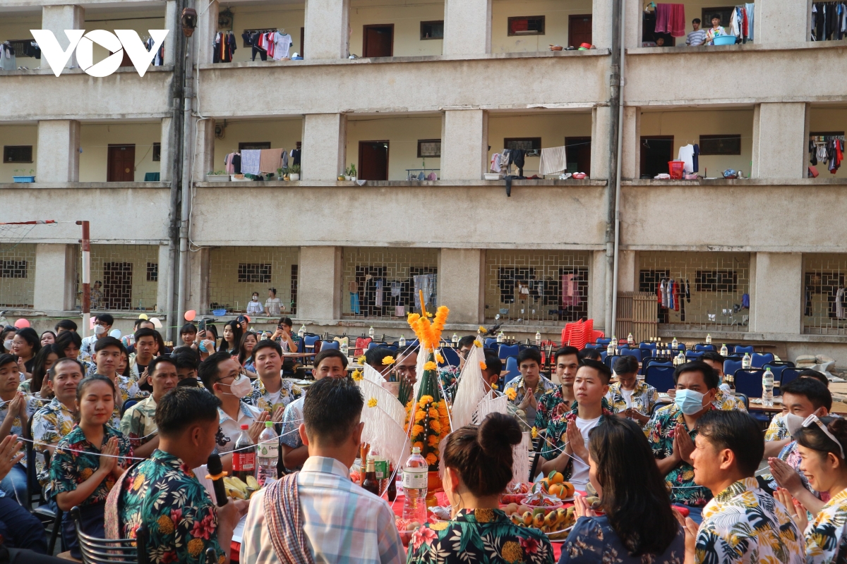 Đặc sắc Tết Bunpimay Lào giữa lòng Hà Nội Đặc sắc Tết Bunpimay Lào giữa lòng Hà Nội