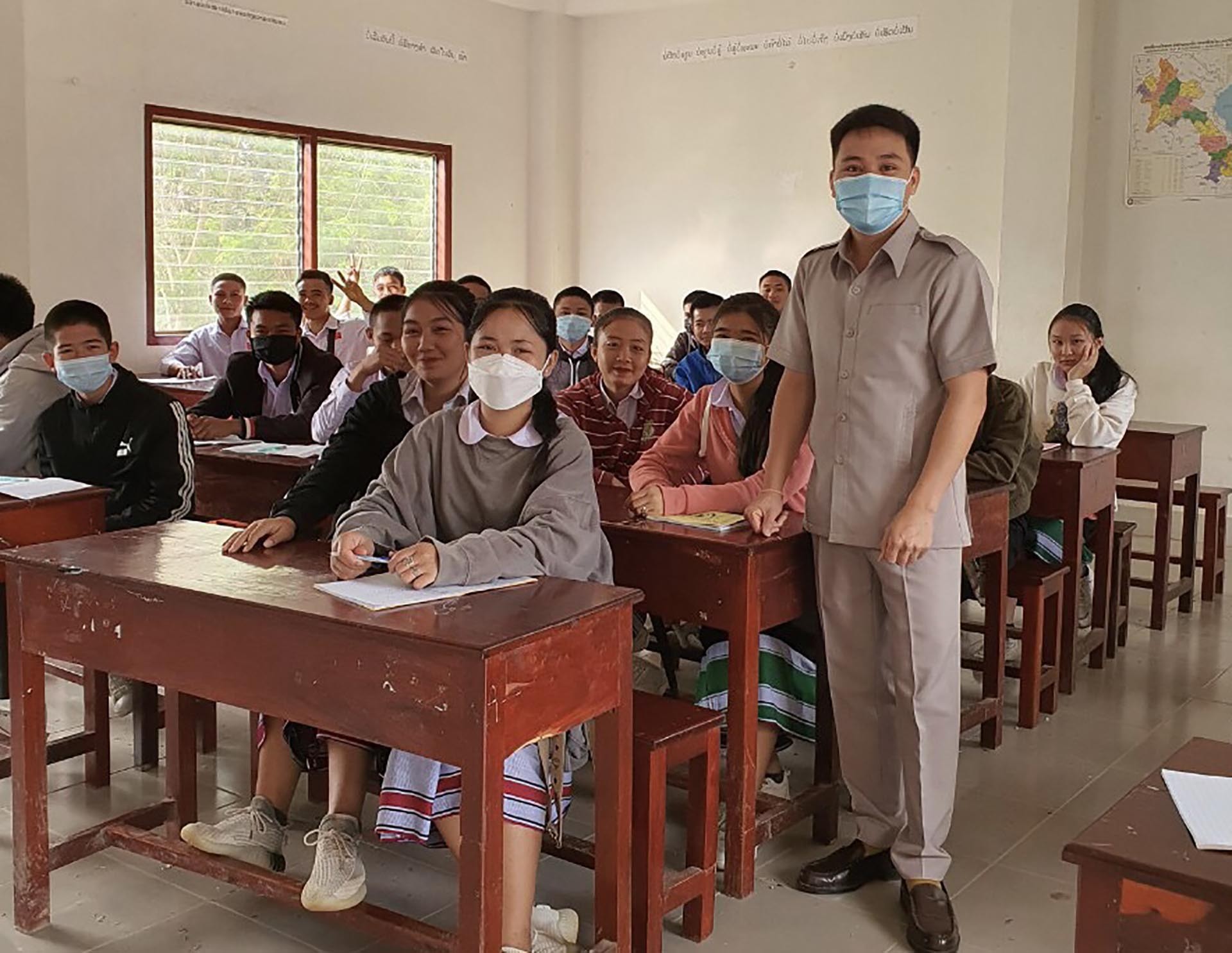 Thầy giáo Việt vượt qua khó khăn đem con chữ đến học sinh vùng cao Lào