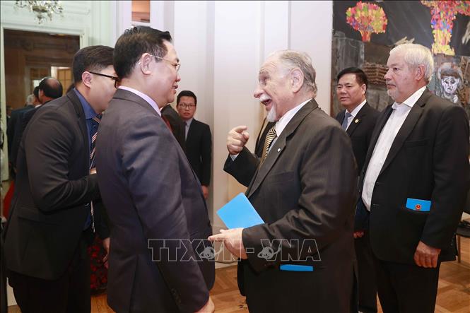Kỷ niệm Chú thích ảnh