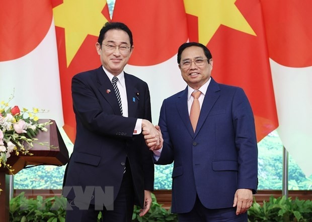 Thủ tướng Nhật Bản kết thúc tốt đẹp chuyến thăm chính thức Việt Nam | Chính trị | Vietnam+ (VietnamPlus)