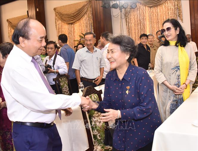 Chủ tịch nước Nguyễn Xuân Phúc gặp mặt Đoàn học sinh miền Nam trên đất Bắc Chú thích ảnh