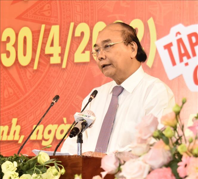 Chủ tịch nước Nguyễn Xuân Phúc gặp mặt Đoàn học sinh miền Nam trên đất Bắc Chú thích ảnh