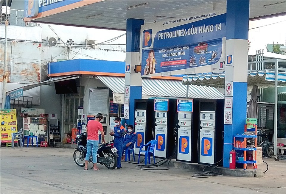 Xăng tăng giá nhẹ