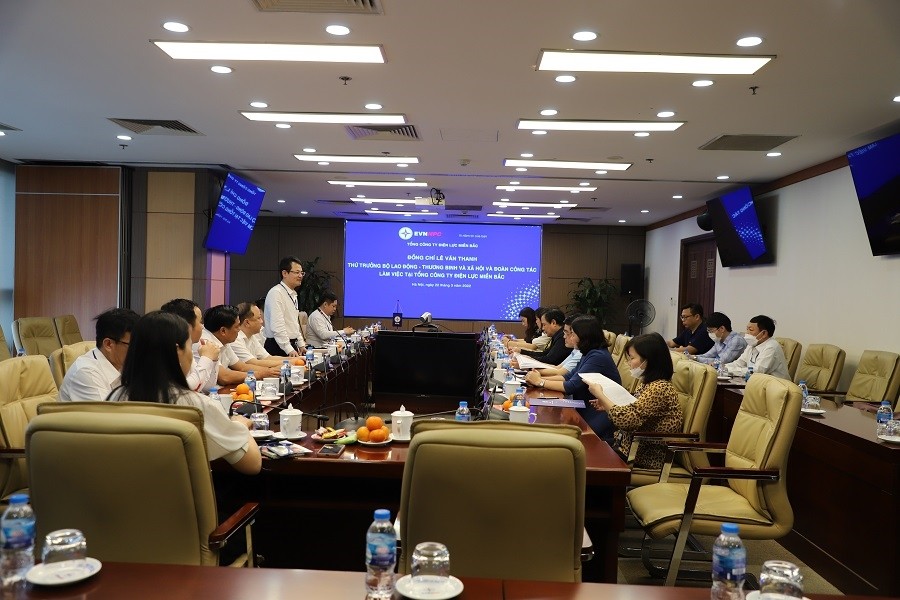 Điện lực miền Bắc tiếp tục đảm bảo an toàn vệ sinh lao động Điện lực miền Bắc tiếp tục đảm bảo an toàn vệ sinh lao động