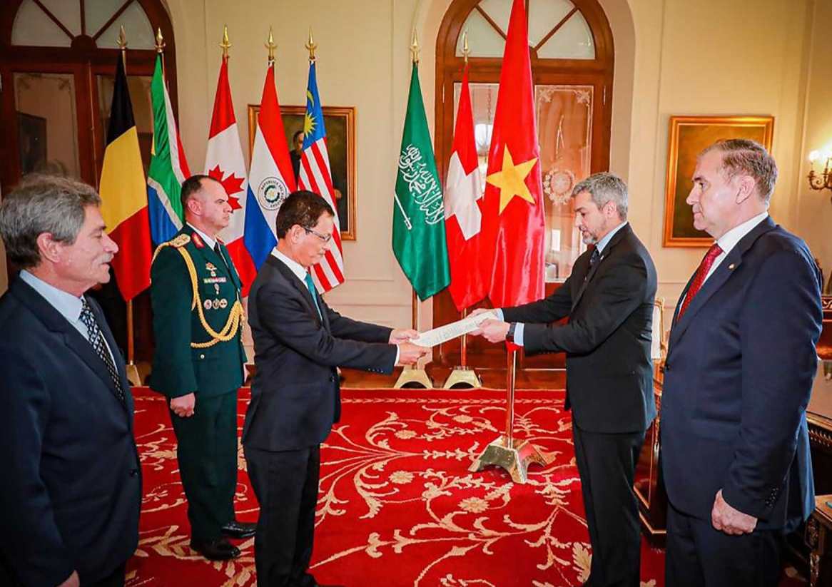 Đại sứ Dương Quốc Thanh trình Thư ủy nhiệm lên Tổng thống Paraguay