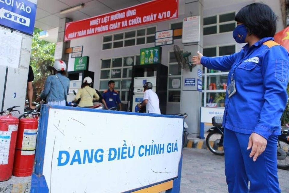 Mỗi lít xăng tăng gần 1.000 đồng, vượt mức 31.000 đồng/lít Mỗi lít xăng tăng gần 1.000 đồng, vượt mức 31.000 đồng/lít