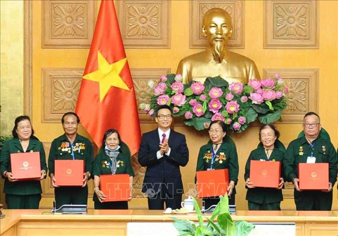 Phó Thủ tướng Vũ Đức Đam tiếp Ban Liên lạc Giao Vận Quảng Đà Chú thích ảnh