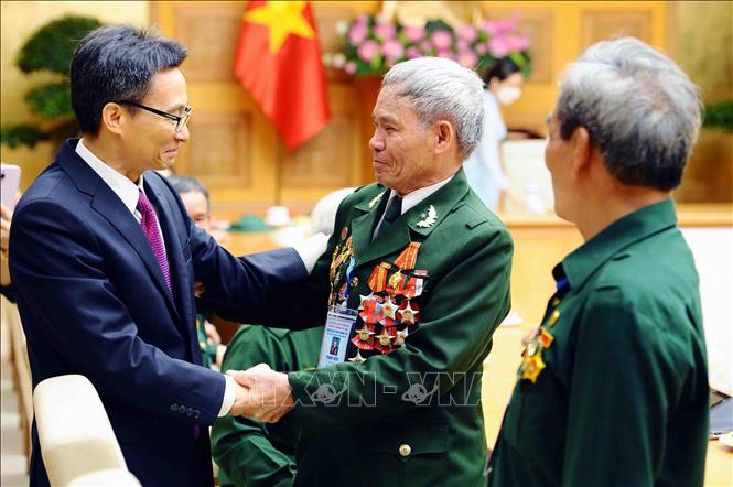 Phó Thủ tướng Vũ Đức Đam tiếp Ban Liên lạc Giao Vận Quảng Đà Chú thích ảnh