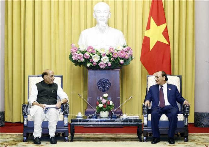 Chủ tịch nước Nguyễn Xuân Phúc tiếp Bộ trưởng Bộ Quốc phòng Ấn Độ Chủ tịch nước Nguyễn Xuân Phúc tiếp Bộ trưởng Bộ Quốc phòng Ấn Độ