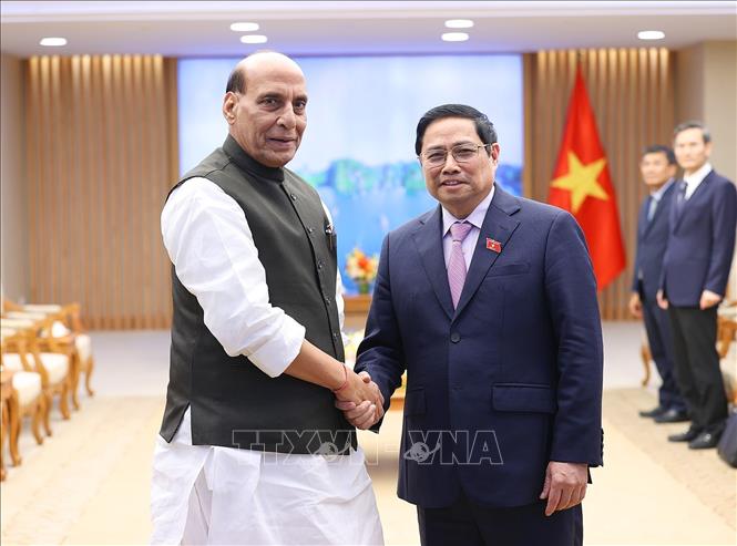 Thủ tướng Phạm Minh Chính tiếp Bộ trưởng Quốc phòng Ấn Độ Chú thích ảnh