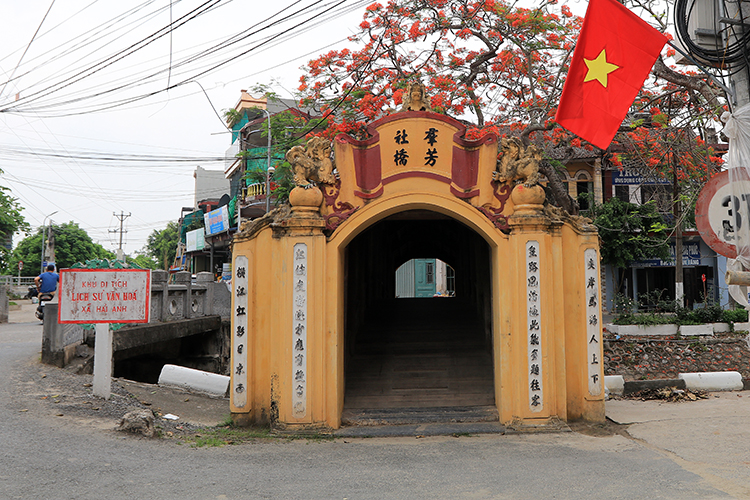 Độc đáo cây cầu ngói hơn 500 năm tuổi Chú thích ảnh