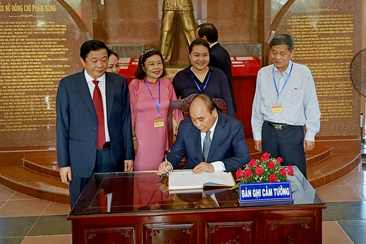 chủ tịch nước dự kỷ niệm 110 năm ngày sinh chủ tịch hội đồng bộ trưởng phạm hùng hình ảnh 3 chu tich nuoc du ky niem 110 nam ngay sinh chu tich hoi dong bo truong pham hung hinh anh 3