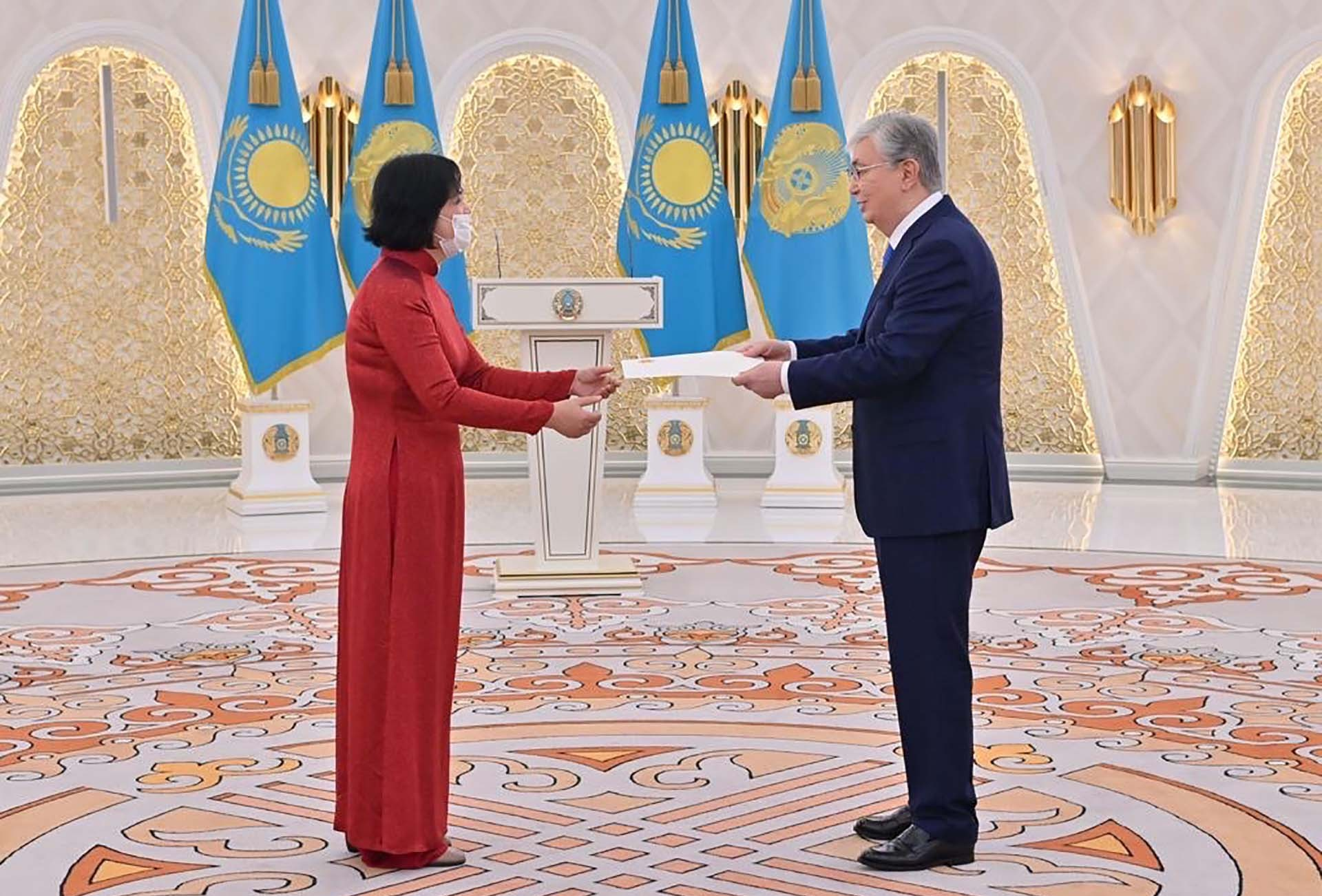 Đại sứ Phạm Thái Như Mai trình Thư ủy nhiệm lên Tổng thống Kazakhstan