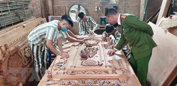 Thông qua Nghị quyết thí điểm dạy nghề cho phạm nhân ngoài trại giam | Xã hội | Vietnam+ (VietnamPlus) Thông qua Nghị quyết thí điểm dạy nghề cho phạm nhân ngoài trại giam | Xã hội | Vietnam+ (VietnamPlus)