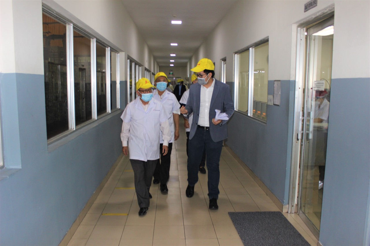 Lãnh đạo Hội Hữu nghị Việt Nam – Philippines tới thăm Công ty Liwayway Hà Nội Lãnh đạo Hội Hữu nghị Việt Nam – Philippines tới thăm Công ty Liwayway Hà Nội