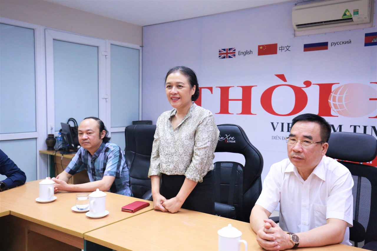 Đại sứ Nguyễn Phương Nga phát biểu trong chuyển thăm và chúc mừng Tạp chí Thời Đại Đại sứ Nguyễn Phương Nga phát biểu trong chuyển thăm và chúc mừng Tạp chí Thời Đại