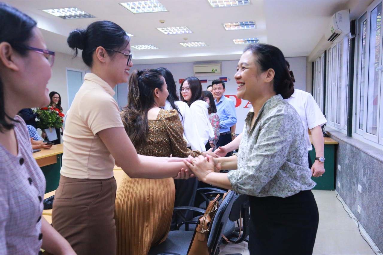 Đại sứ Nguyễn Phương Nga thăm hỏi, động viên cán bộ, phóng viên của Tạp chí Thời Đại. Đại sứ Nguyễn Phương Nga thăm hỏi, động viên cán bộ, phóng viên của Tạp chí Thời Đại.