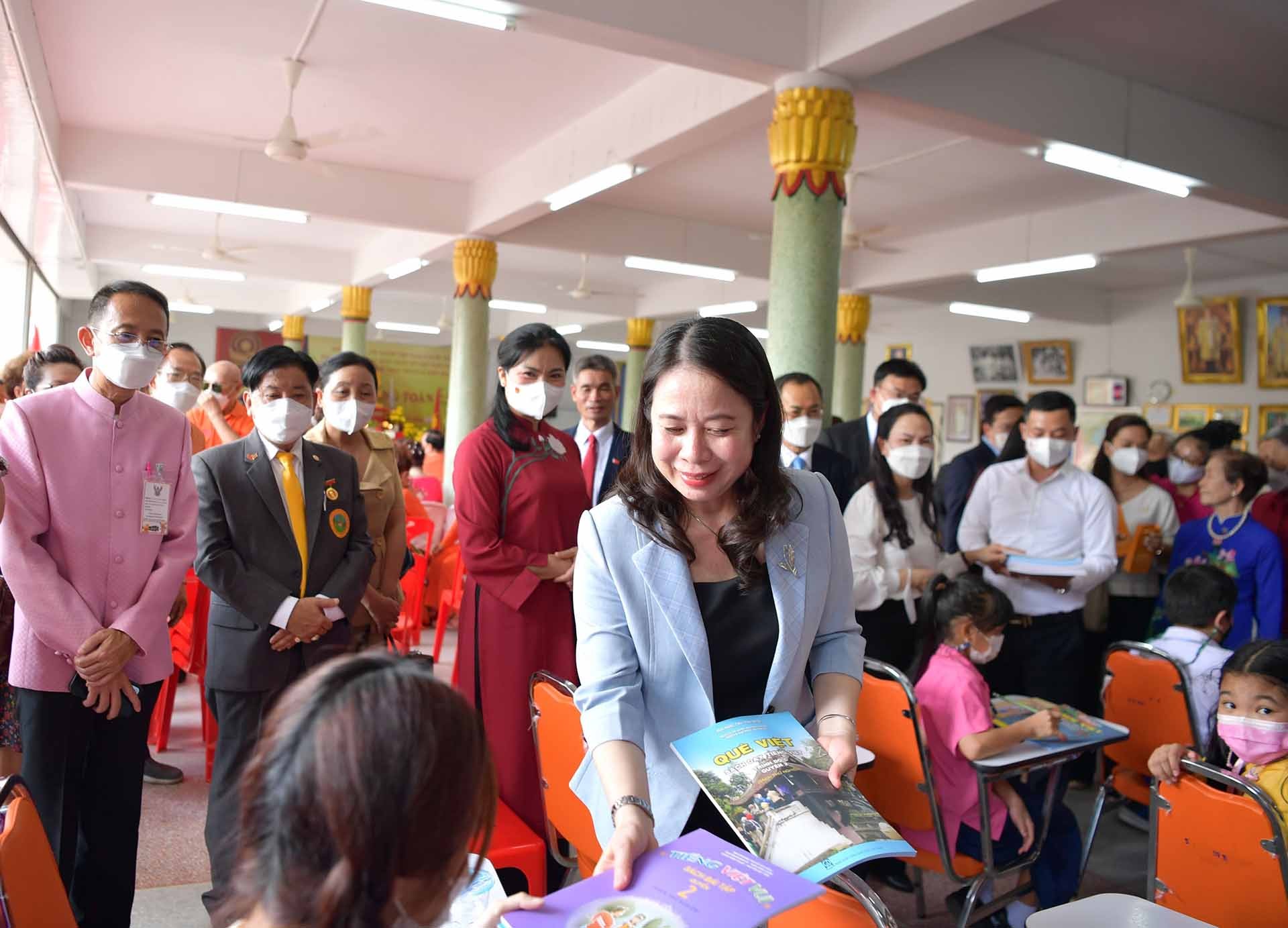 Phó Chủ tịch nước Võ Thị Ánh Xuân gặp gỡ cộng đồng người Việt Nam tại tỉnh Udon Thani, Thái Lan Phó Chủ tịch nước Võ Thị Ánh Xuân gặp gỡ cộng đồng người Việt Nam tại tỉnh Udon Thani, Thái Lan