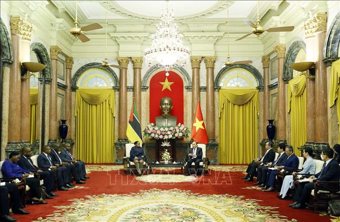 Chủ tịch nước Nguyễn Xuân Phúc tiếp Chủ tịch Quốc hội Mozambique Chú thích ảnh