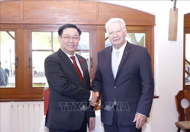 Chủ tịch Quốc hội thăm thành phố Albertirsa và tiếp Phó Chủ tịch Quốc hội Hungary Istvan Jakab Chú thích ảnh