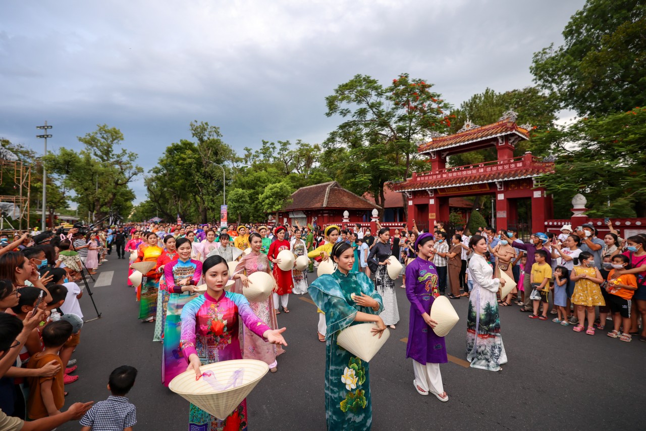 Festival Huế 2022: Tưng bừng lễ hội đường phố “Sắc màu văn hóa”