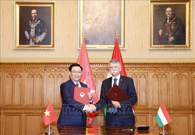 Ký Thoả thuận hợp tác mới giữa Quốc hội Việt Nam và Quốc hội Hungary Chú thích ảnh