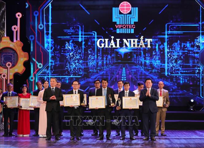 Trao Giải thưởng Sáng tạo khoa học công nghệ Việt Nam cho 43 công trình xuất sắc Chú thích ảnh