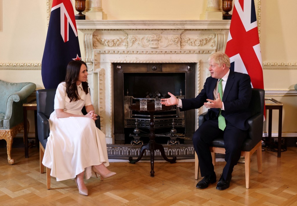 Thủ tướng Anh Boris Johnson và Thủ tướng New Zealand Jacinda Ardern tại London, Anh, ngày 1/7. (Nguồn: Reuters) Thủ tướng Anh Boris Johnson và Thủ tướng New Zealand Jacinda Ardern tại London, Anh, ngày 1/7. (Nguồn: Reuters)